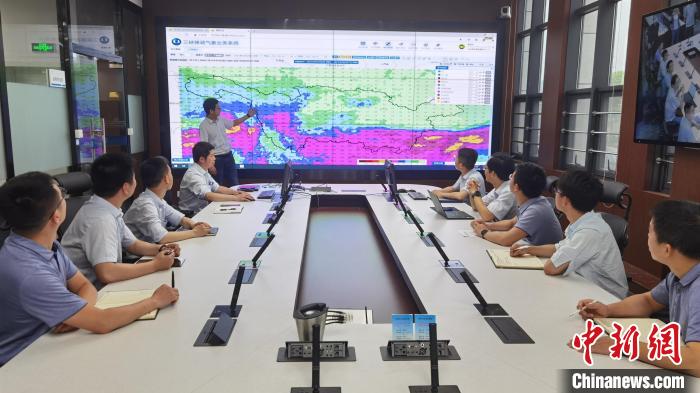 三峽梯調(diào)開展聯(lián)合會(huì)商。(資料圖) 莫祖鳳 攝