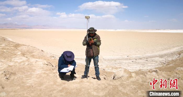 圖為鹽湖礦產(chǎn)資源國情調(diào)查。(資料圖) 柴綜院 供圖