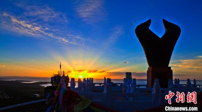 資料圖為果洛州境內(nèi)的黃河源頭牛頭碑?！」逯菸麄鞑抗﹫D