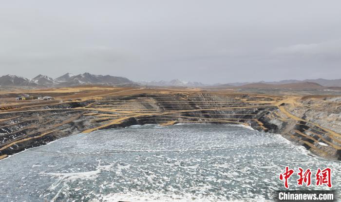 航拍圖為青海省海西蒙古族藏族自治州天峻縣木里礦區(qū)?！●R銘言 攝