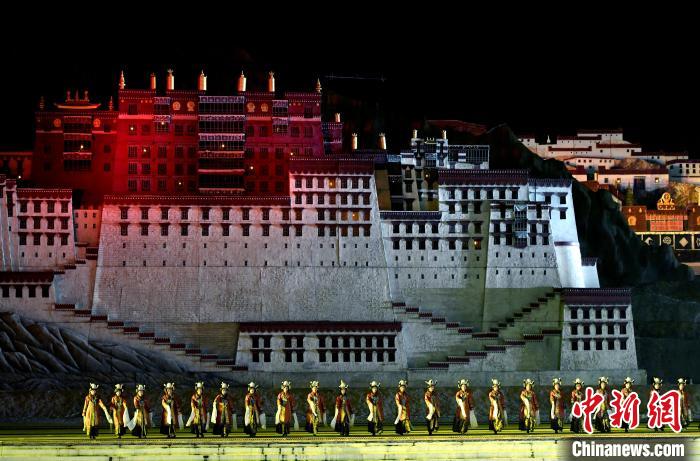 3月17日，西藏拉薩，《文成公主》大型史詩劇演出現(xiàn)場?！±盍?攝