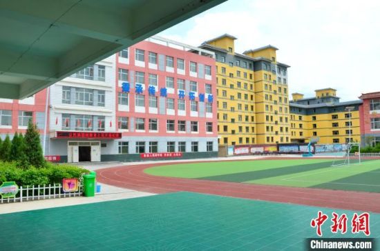 圖為化隆縣第一小學(xué)?！◆?shù)り枴z