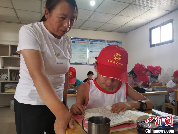 甘肅鄉(xiāng)村巾幗標(biāo)兵干一行愛(ài)一行：教書(shū)、建勞務(wù)施工隊(duì)成“大拿”