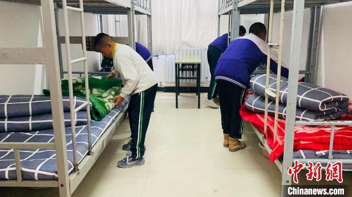 青海瑪多地震災(zāi)后重建見聞:從帳篷教室到分區(qū)上課