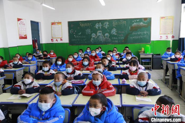 圖為正在上課的學生?！●R銘言 攝