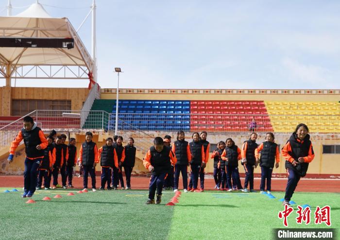 圖為孩子們正在進(jìn)行訓(xùn)練?！●R銘言 攝