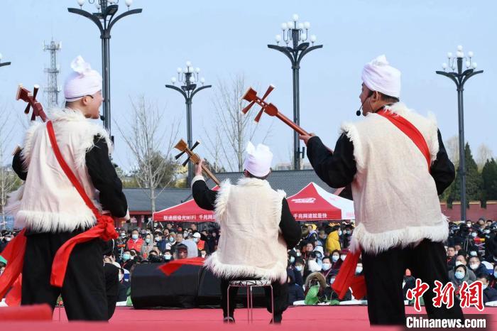 圖為陜北說書展演?！×赫赵?攝