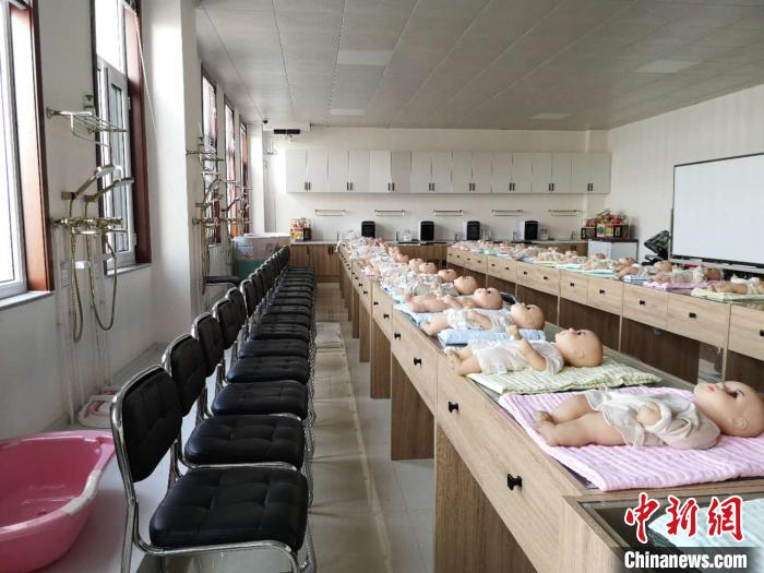 由人社部重點(diǎn)幫扶打造的“天鎮(zhèn)保姆”，已成為全國(guó)知名的勞務(wù)輸出品牌?！》尔惙?攝