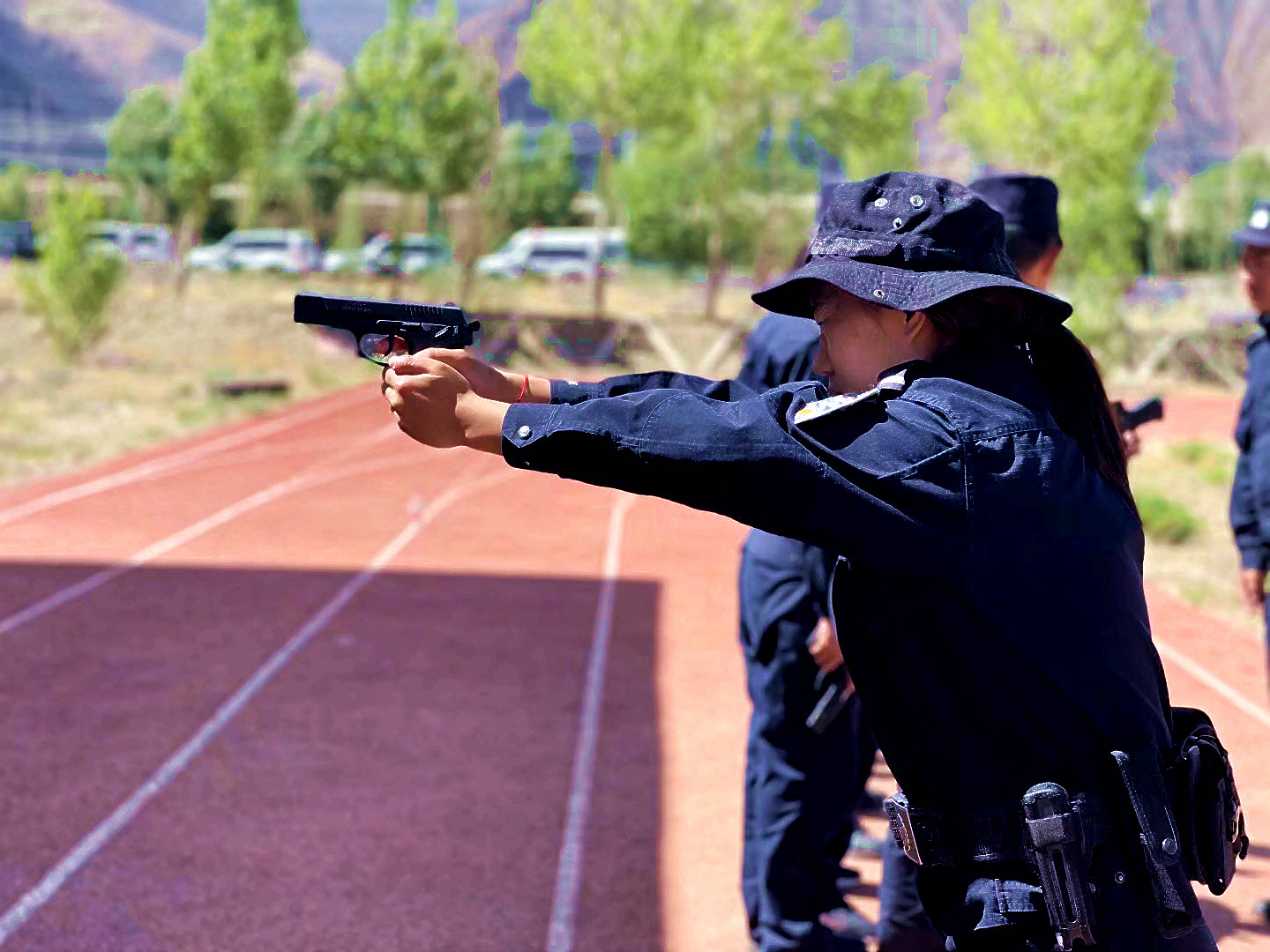 訓(xùn)練場上的索朗曲珍 (勒布邊境派出所供圖).jpg?x-oss-process=style/w10 訓(xùn)練場上的索朗曲珍 (勒布邊境派出所供圖).jpg?x-oss-process=style/w10