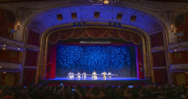 2024匈牙利青少年國際音樂會節(jié)目《戰(zhàn)臺風(fēng)》表演舞臺現(xiàn)場。兒促會藝教委供圖