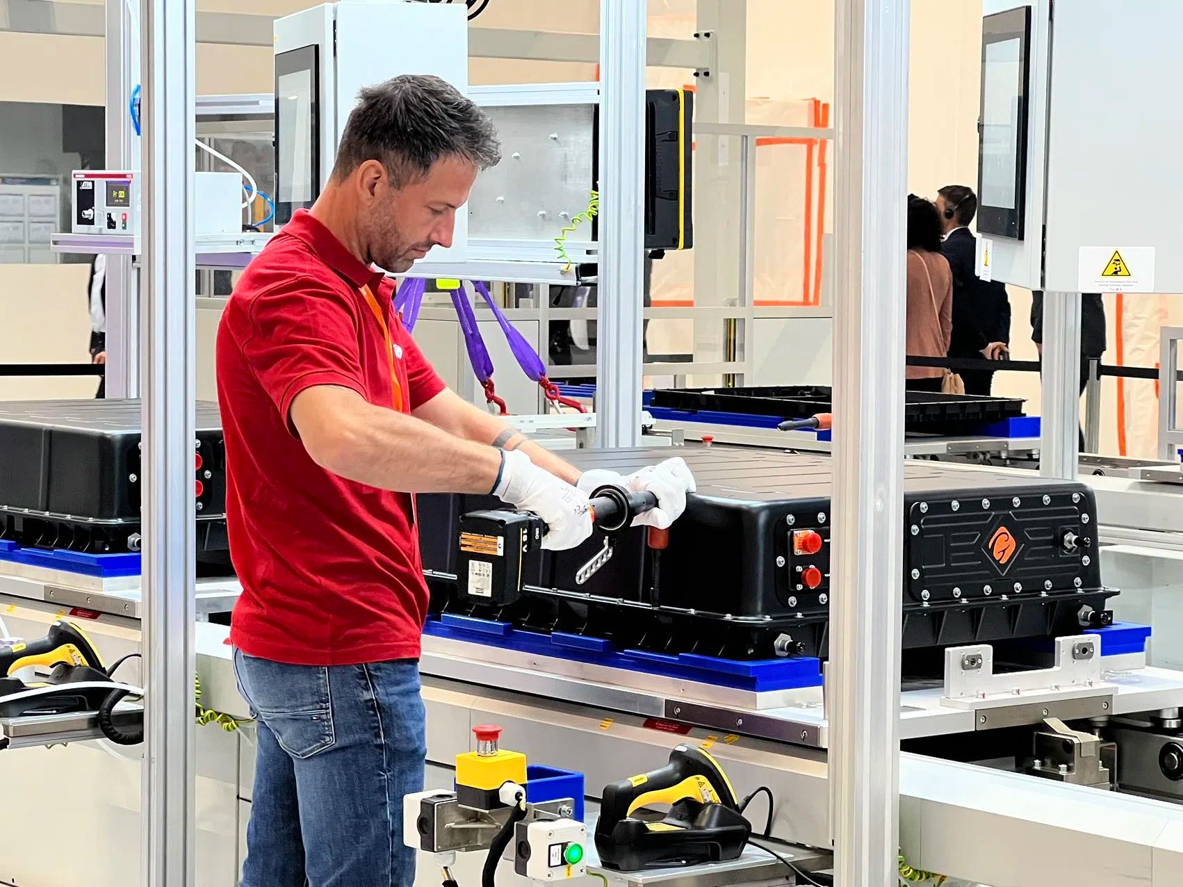 2023年9月國(guó)軒高科哥廷根工廠首款電池產(chǎn)品線投產(chǎn)。人民網(wǎng)記者 李強(qiáng)攝