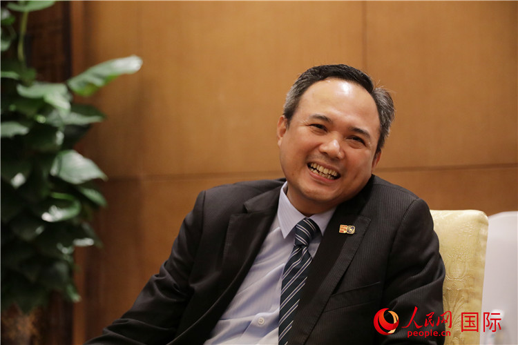 馬來西亞駐南寧總領(lǐng)事館總領(lǐng)事阿哈默·法蒂爾·伊斯邁爾在2024中國-東盟教育交流周期間接受人民網(wǎng)專訪。人民網(wǎng) 王婧攝