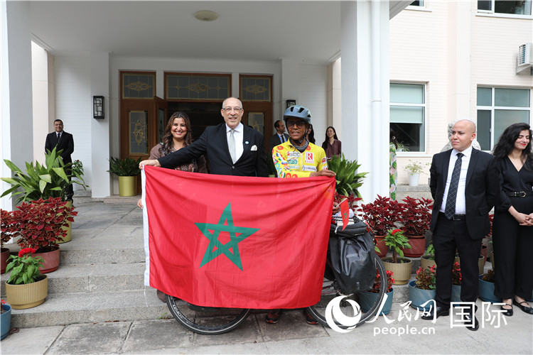 9月6日，摩洛哥駐華大使阿卜杜勒卡迪爾·安薩里在大使官邸舉行儀式，歡迎并招待卡里姆·穆斯塔。人民網記者 王晶攝