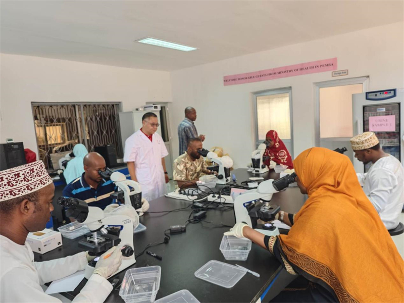 實驗室操作培訓現(xiàn)場。徐張懿攝。（專家組供圖）