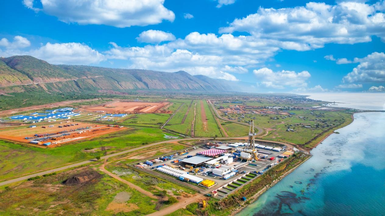 翠鳥(niǎo)油田開(kāi)發(fā)項(xiàng)目現(xiàn)場(chǎng)航拍圖。田雨攝