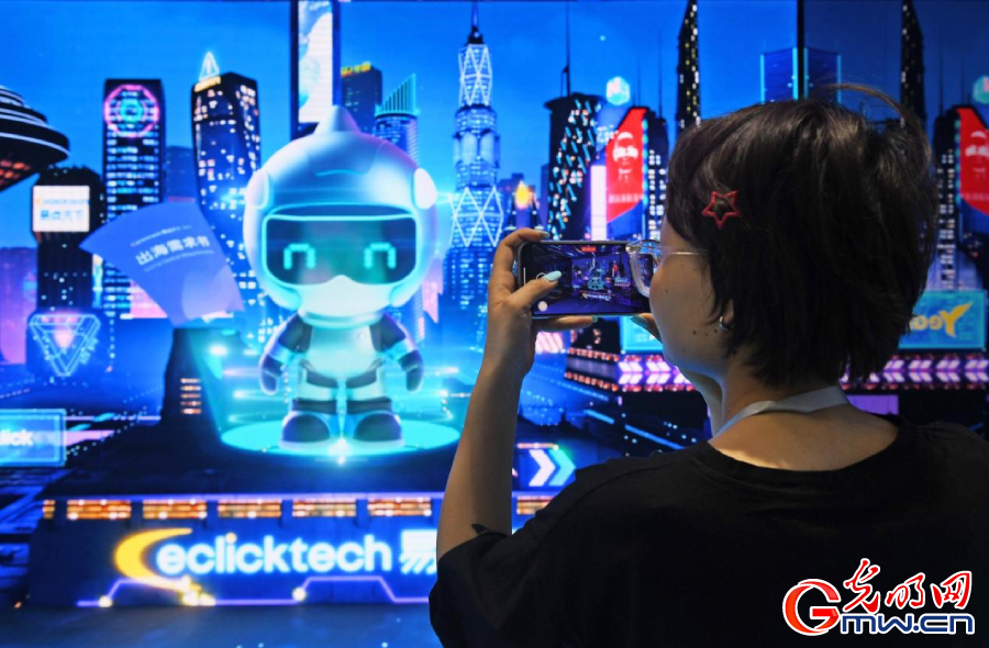 組圖丨AI、網(wǎng)絡(luò)安全、跨境電商……數(shù)字經(jīng)濟(jì)如此 “陜”耀