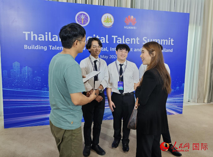 泰國國立法政大學(xué)學(xué)生接受本網(wǎng)采訪。李映民攝