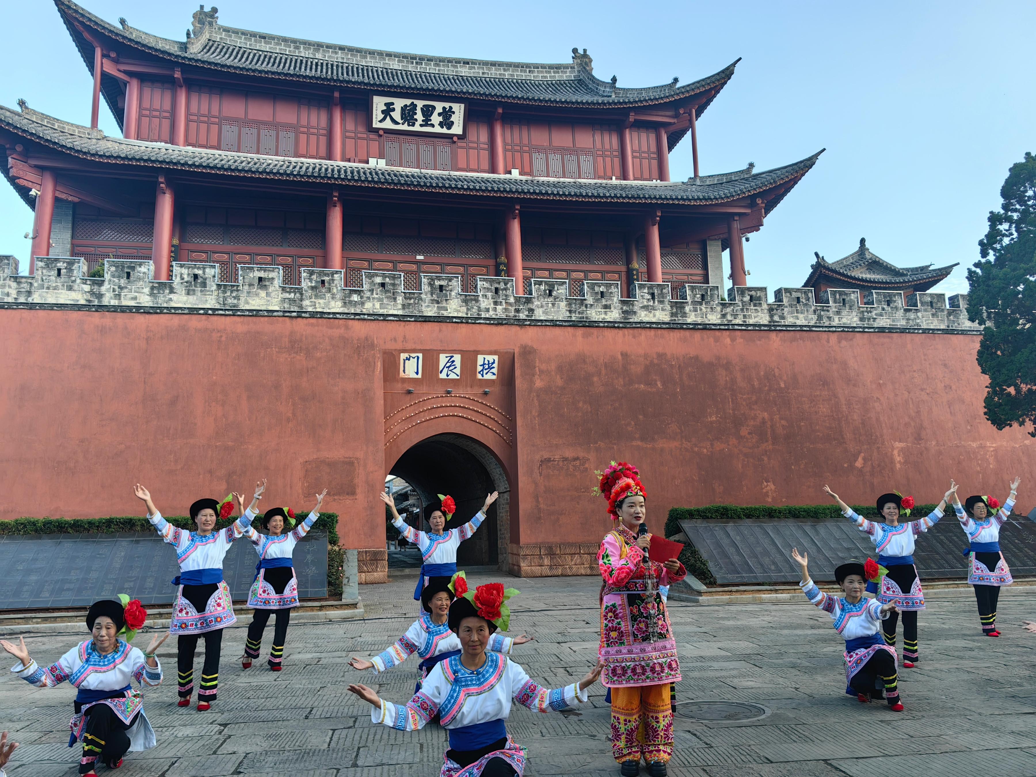 云南大理巍山舉辦普法宣傳活動(dòng)。人民網(wǎng)記者 孝金波攝