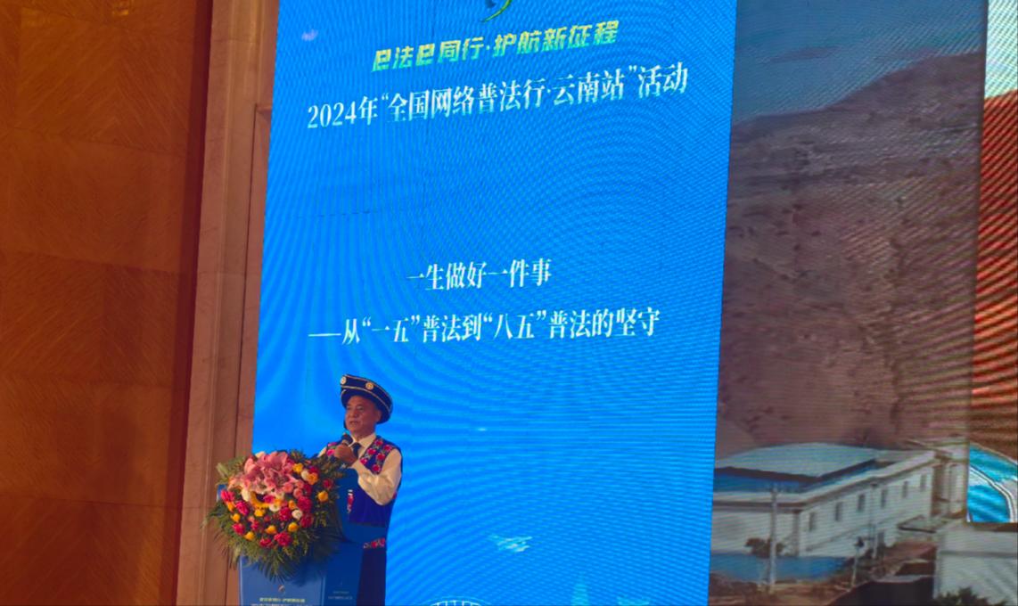 李學(xué)平分享普法的故事。人民網(wǎng)記者 孝金波攝