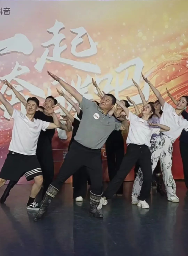 講好中華民族共同體故事，讓網(wǎng)絡(luò)“連心”更“聚心”