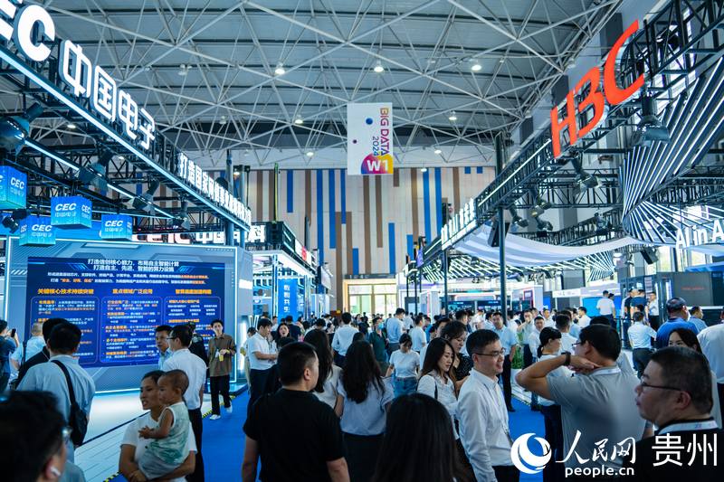 3、2024數(shù)博會(huì)共吸引400余家展商參展。人民網(wǎng) 陽茜攝.jpg