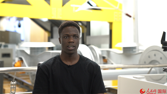 北京交通大學(xué)肯尼亞籍留學(xué)生阿布接受人民網(wǎng)采訪。人民網(wǎng) 周琳佳 攝