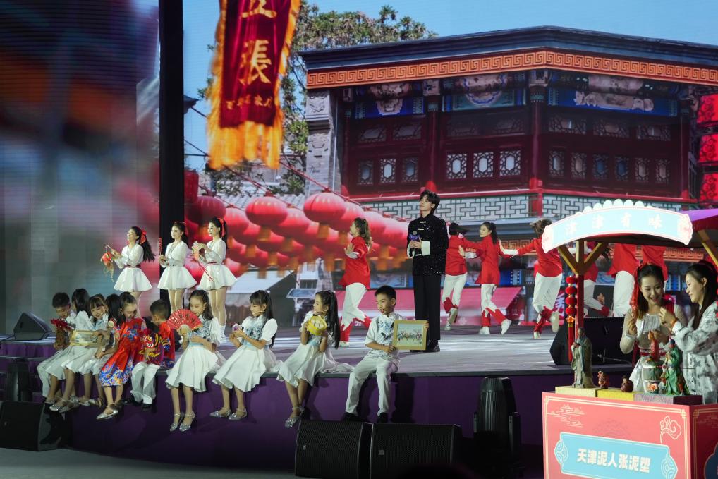 《津門謠》節(jié)目現(xiàn)場。人民網(wǎng)記者 于凱攝