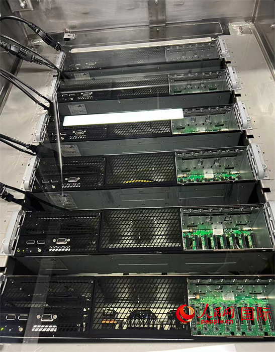 液冷服務(wù)器。人民網(wǎng)記者曾書柔攝