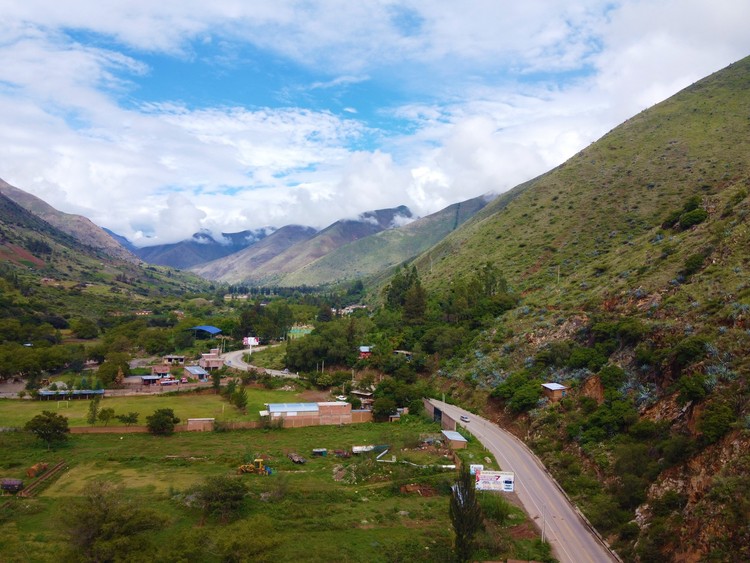 資訊有故事丨秘魯安第斯國(guó)家公路項(xiàng)目 “為當(dāng)?shù)孛癖娦藿ㄐ腋:陀颜x之路”