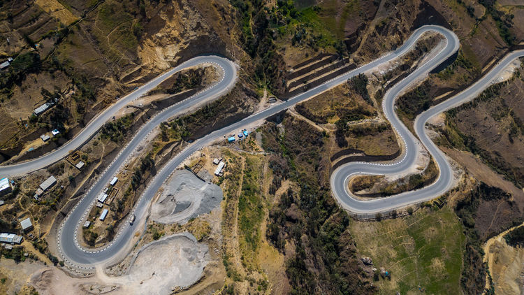 資訊有故事丨秘魯安第斯國(guó)家公路項(xiàng)目 “為當(dāng)?shù)孛癖娦藿ㄐ腋:陀颜x之路”