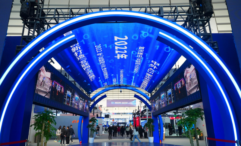 【烏鎮(zhèn)觀潮】加速智慧互聯(lián)，從“枕水烏鎮(zhèn)”駛向“數(shù)字藍(lán)?！? oldsrc=