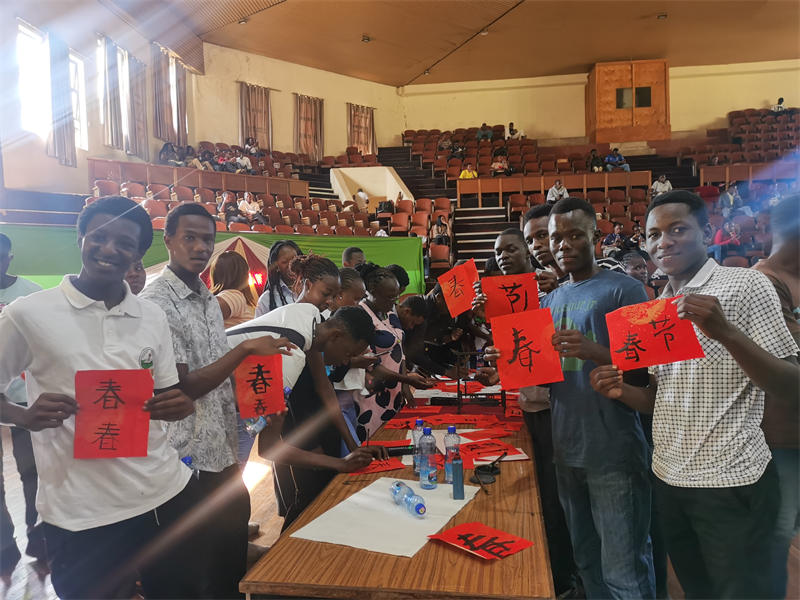 卡巴拉克大學(xué)春節(jié)體驗(yàn)活動(dòng)。埃格頓大學(xué)孔子學(xué)院供圖