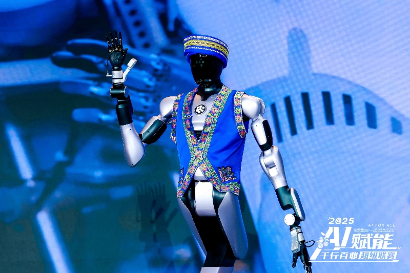 具身智能機器人“愛寶”亮相。主辦方供圖