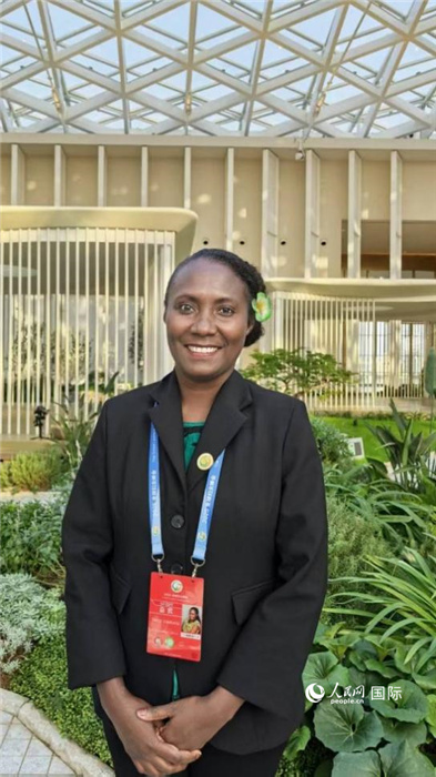 所羅門群島婦女、青年、兒童與家庭事務(wù)部新聞發(fā)言人尼祿·凡科莎接受人民網(wǎng)采訪。 人民網(wǎng) 吳詩敏攝