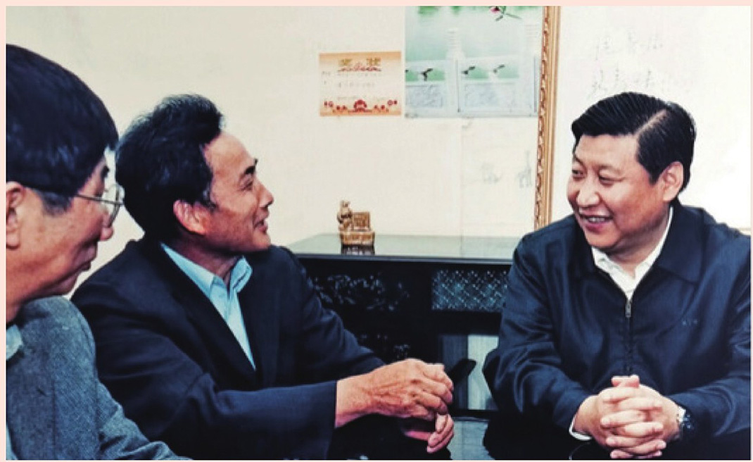 2003年4月24日，時(shí)任浙江省委書記習(xí)近平在浙江下姜村調(diào)研。