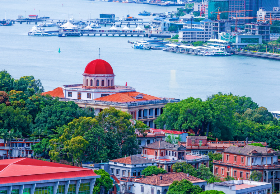 鼓浪嶼素有“萬國建筑博物館”的美譽，八卦樓作為全國重點文物保護(hù)單位，是鼓浪嶼世界文化遺產(chǎn)核心要素之一。楊勁堅 攝