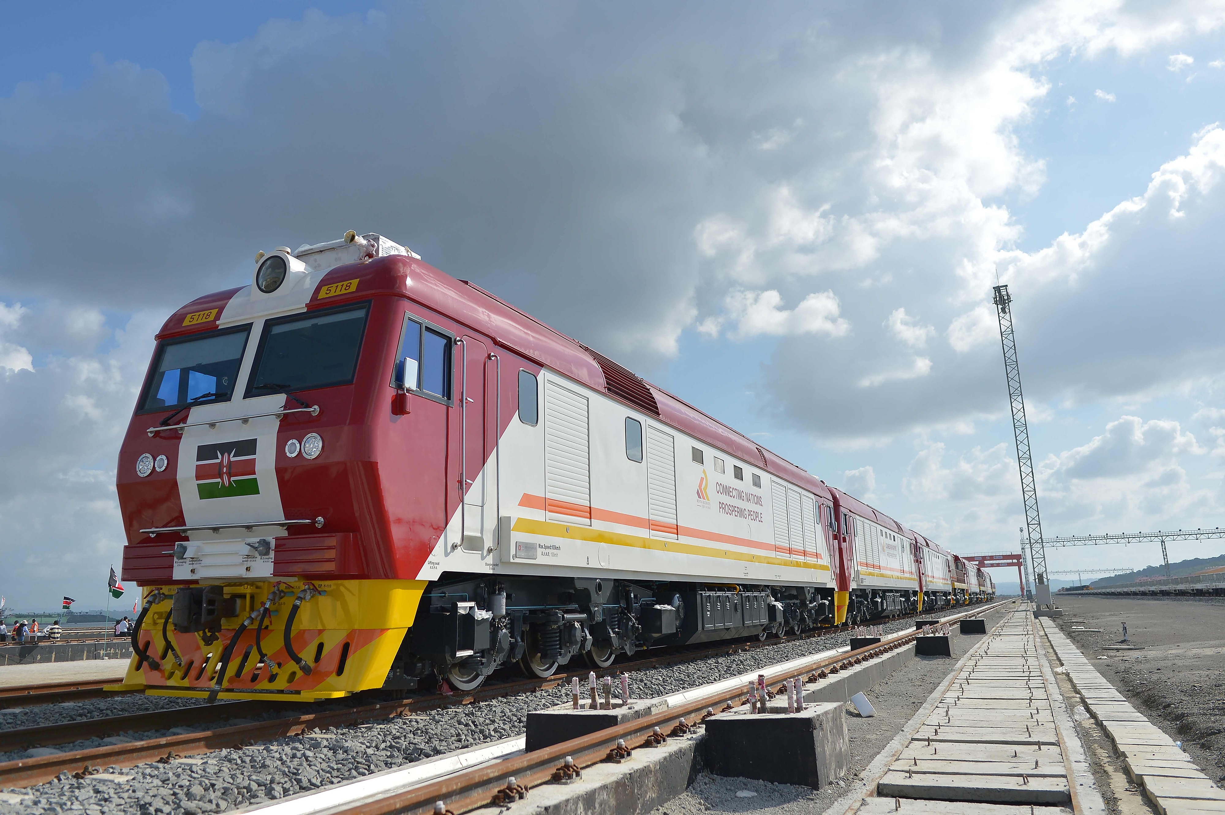 當(dāng)?shù)貢r(shí)間2017年5月30日，肯尼亞蒙巴薩，連接肯尼亞港口城市蒙巴薩和首都內(nèi)羅畢的蒙內(nèi)鐵路正式竣工通車。