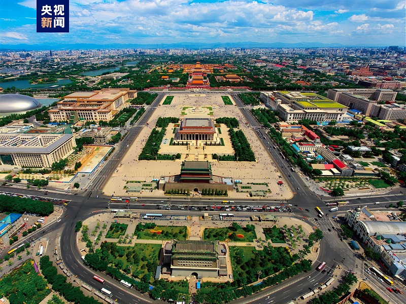 △全長(zhǎng)7.8公里的北京中軸線上，分布有鐘鼓樓、景山、故宮等15處遺產(chǎn)構(gòu)成要素。