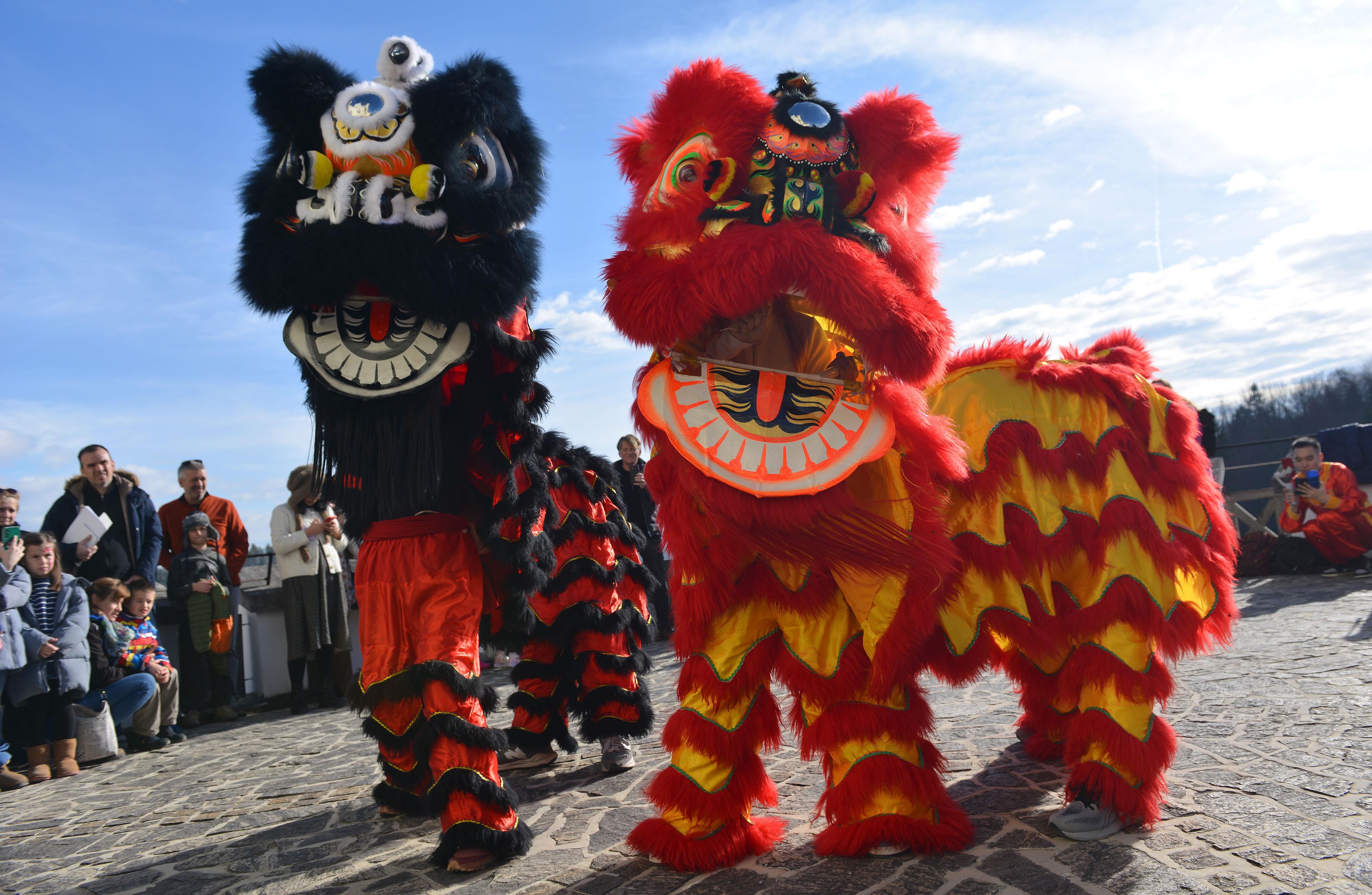 △當(dāng)?shù)貢r(shí)間2024年2月4日，克羅地亞克拉皮納，薩格勒布大學(xué)孔子學(xué)院舉辦一系列活動(dòng)，迎接中國(guó)農(nóng)歷龍年春節(jié)。