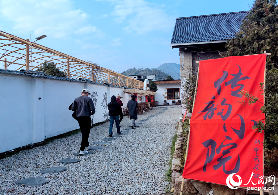 舊茶廠改造后的“傳韻小院”新中式茶館。人民網(wǎng)記者 林曉麗攝