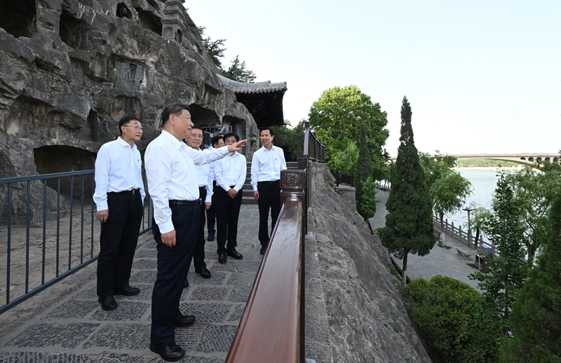 2025年5月19日至20日，中共中央總書記、國家主席、中央軍委主席習近平在河南考察。這是19日下午，習近平在洛陽龍門石窟考察。新華社記者 謝環(huán)馳 攝