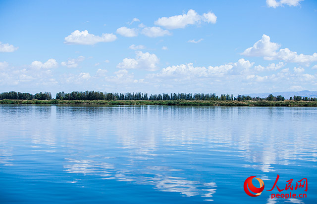 烏梁素海風景秀美。人民網(wǎng) 孟佳澍攝