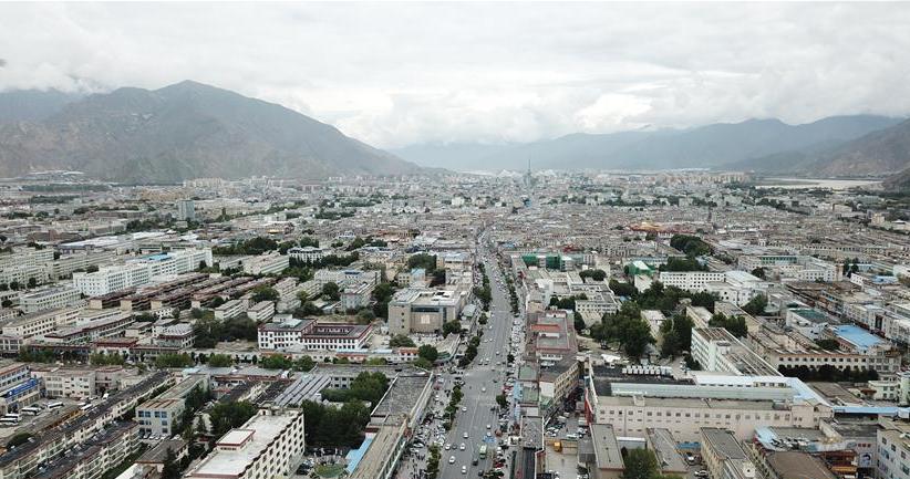 8月10日無人機(jī)拍攝的拉薩城市一景。新華社記者 王益亮 攝.jpg