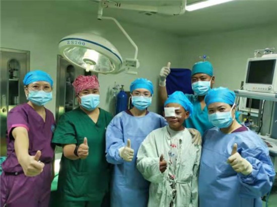 “點(diǎn)亮明眸”援藏斜視手術(shù)醫(yī)生楊英:穿上戰(zhàn)袍去戰(zhàn)斗