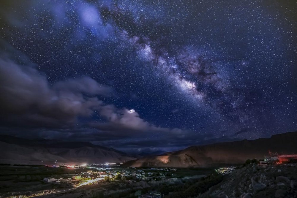 絕美星河。貢覺群培攝