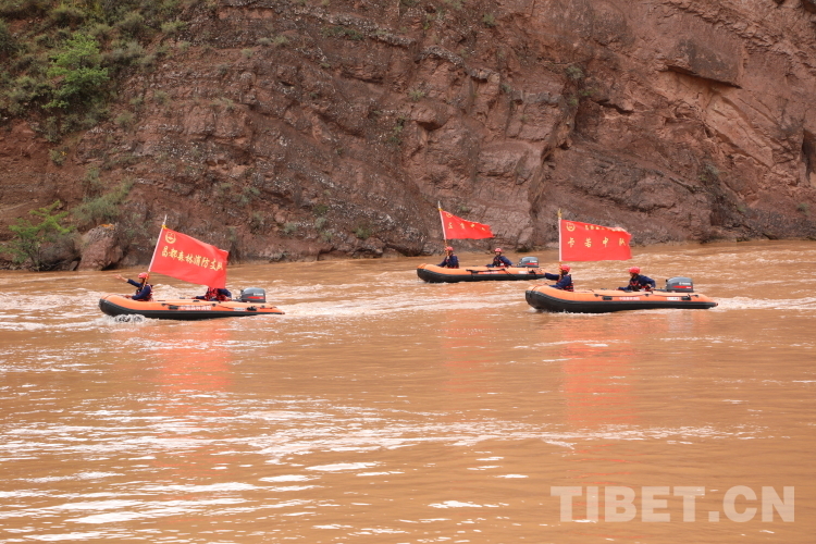 12 阿旺旦培攝 中隊開展新科目水域救援訓(xùn)練.jpg 12 阿旺旦培攝 中隊開展新科目水域救援訓(xùn)練.jpg