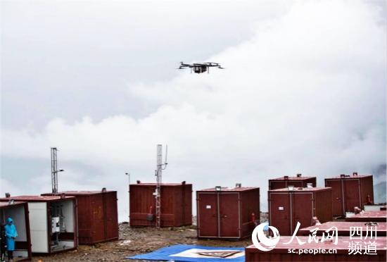 四川甘孜雅江縣引入無人機(jī)運輸，拓寬群眾致富增收新渠道。（圖片由雅江縣委宣傳部提供）