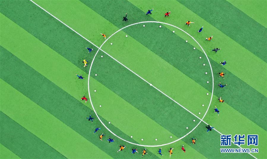 （體育·專題）（26）足球——踢球吧！草原女孩