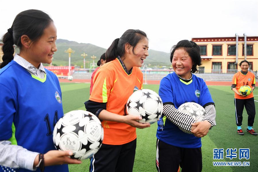 （體育·專題）（12）足球——踢球吧！草原女孩
