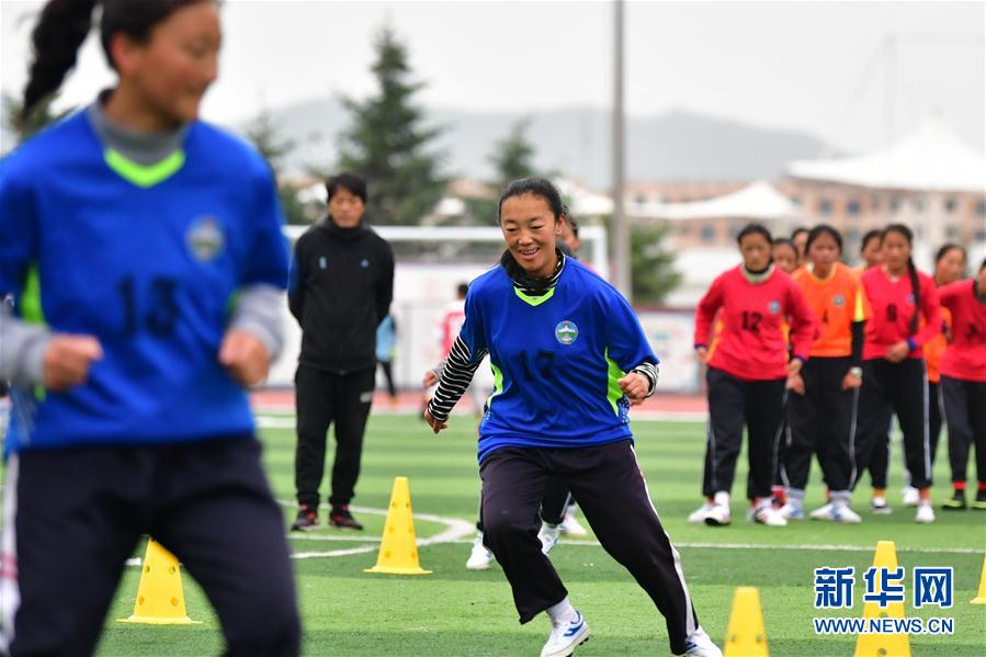 （體育·專題）（14）足球——踢球吧！草原女孩